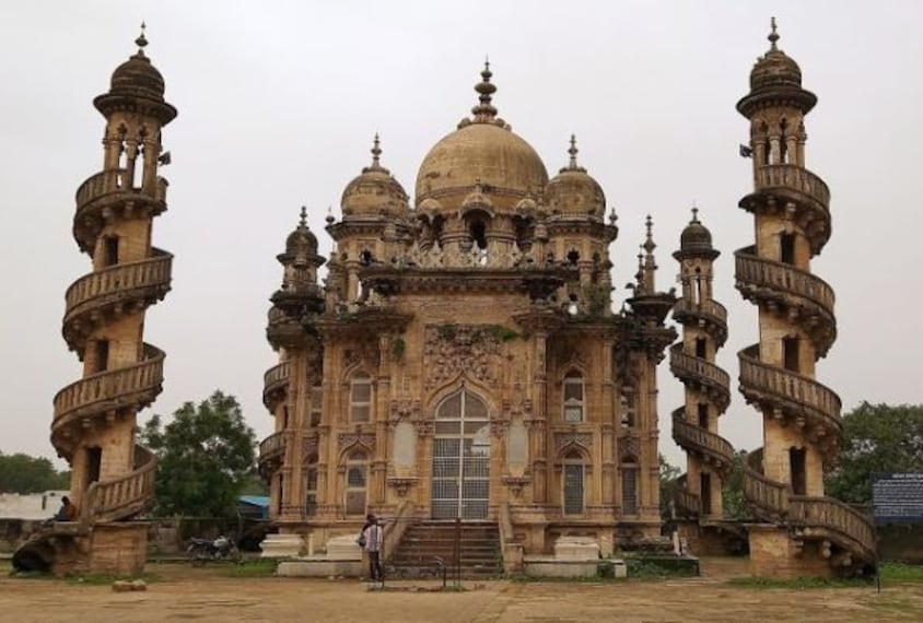 Mahabat Maqbara-1